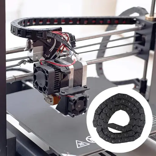 Cadena portacables para impresoras 3D Cadena portacables instalada en impresora 3D para ordenar cables y mejorar el movimiento del eje