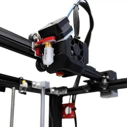 Extrusor directo Micro Swiss NG REVO instalado en impresora 3D Extrusor Micro Swiss NG™ REVO Direct Drive, sistema robusto de aluminio CNC con hotend Revo, ideal para impresoras 3D Ender y Prusa. Mejora la fiabilidad, reduce holguras y permite cambiar boquillas de forma rápida.